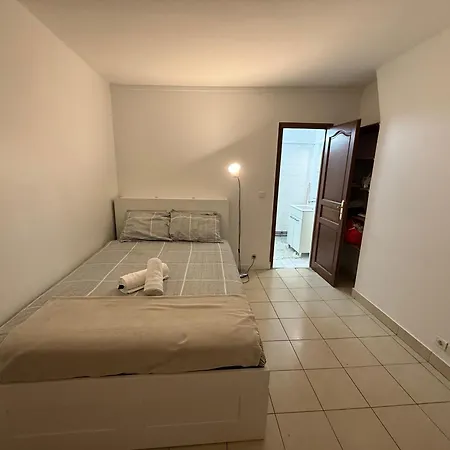 Modern Et Agreable St Lazare Париж